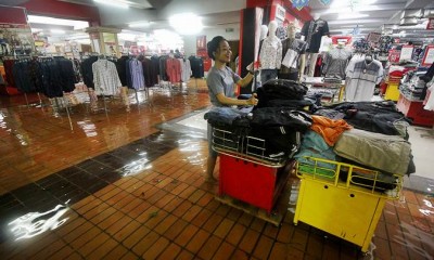 Gerai Ramayana di Hi-Tech Mall Surabaya Terendam Banjir