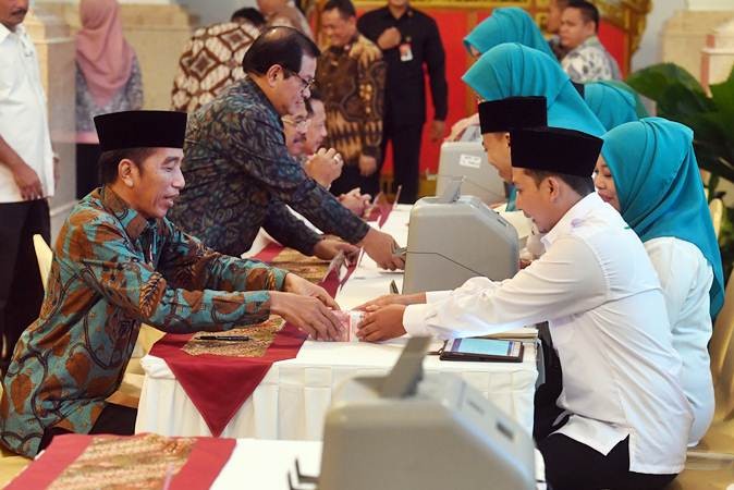 Presiden Jokowi Bayar Zakat Mal Rp55 Juta