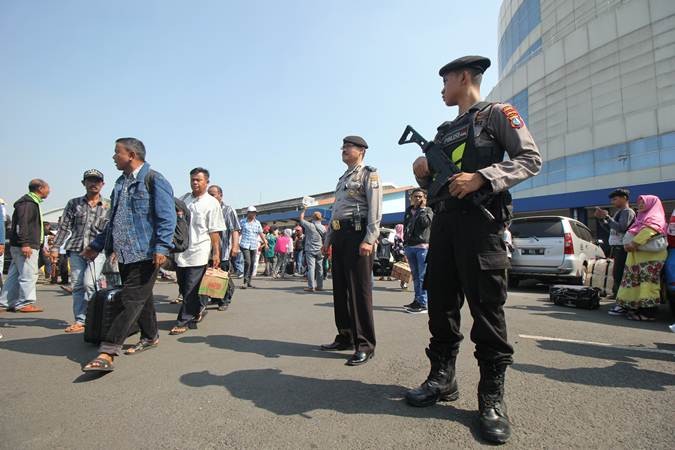Jelang Pengumuman KPU, TNI - Polri Jaga Pelabuhan Tanjung Perak