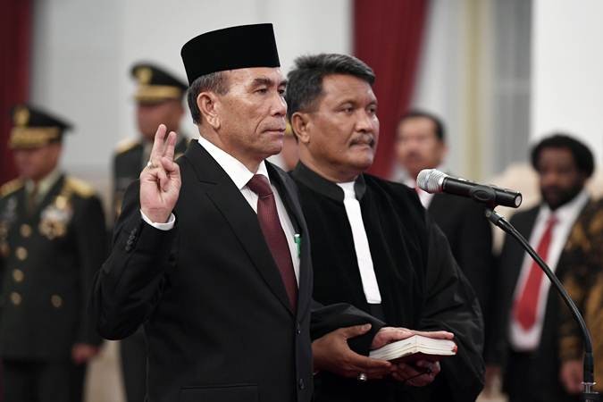 Presiden Jokowi Lantik Kepala BSSN Hinsa Siburian 