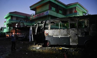 Akibat Demo Rusuh di Kompleks Asrama Brimob, Banyak Mobil Terbakar