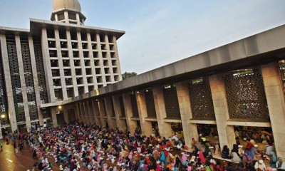 Suasana Pembagian Beras Zakat Fitrah di Masjid Istiqlal