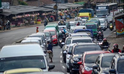 Pemudik Terjebak Kemacetan di Jalur Nagreg, Kabupaten Bandung