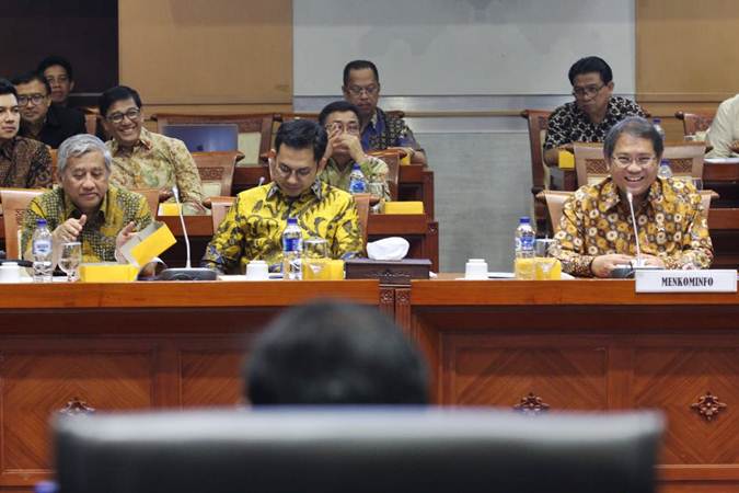 Rudiantara Hadiri Raker dengan Komisi I DPR RI