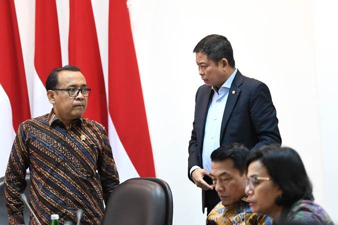 Presiden Jokowi Pimpin Rapat Persiapan KTT Asean dan KTT G20
