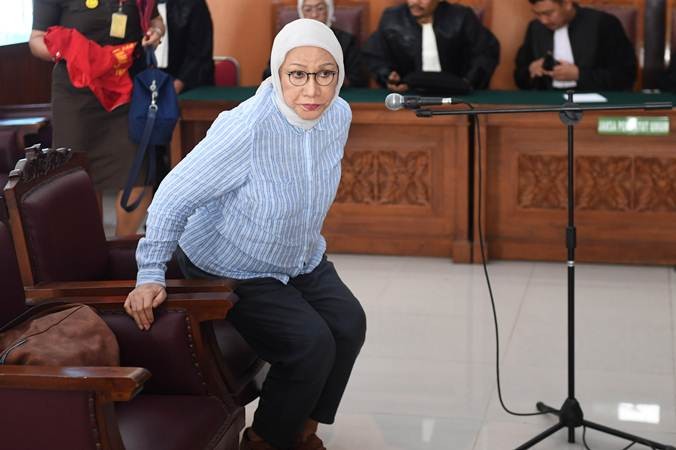 Ratna Sarumpaet Didampingi Atiqah Hasiholan Jalani Sidang Lanjutan