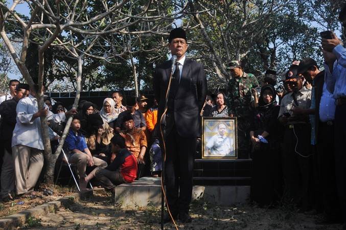Pemakaman Sutopo Purwo Nugroho Diiringi Doa Anak dan Istrinya