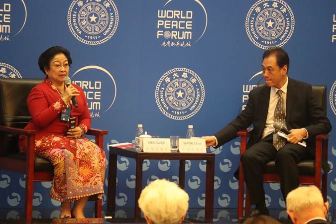Megawati Soekarnoputri Berbicara dalam Forum Perdamaian Dunia di China
