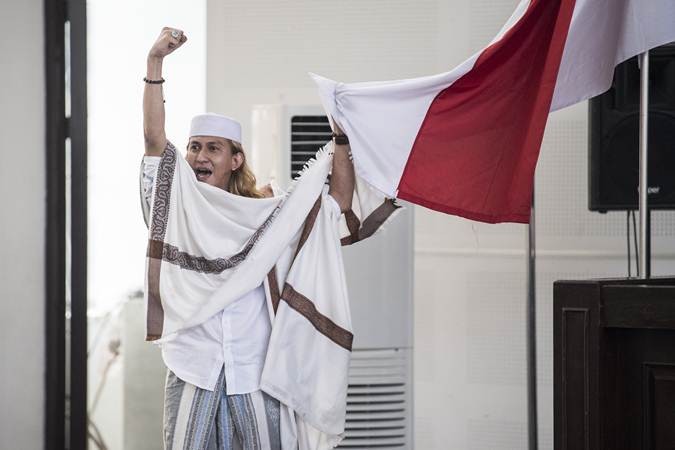 Divonis Tiga Tahun Penjara, Bahar bin Smith Cium Bendera Merah Putih
