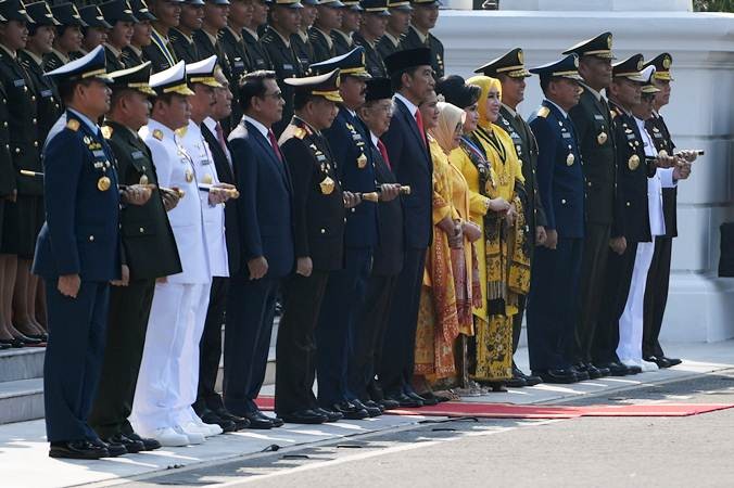 Momen Mengharukan saat Prasetya Perwira TNI-Polri di Istana Merdeka