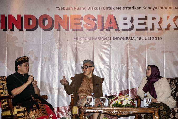 Peragaan Busana Lestarikan Busana Kebaya