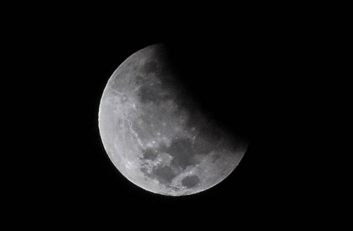 Gerhana Bulan Sebagian Terlihat di Berbagai Daerah