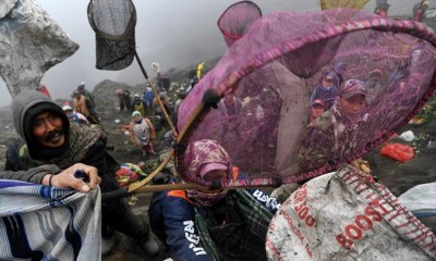 Suasana Upacara Yadnya Kasada di Gunung Bromo