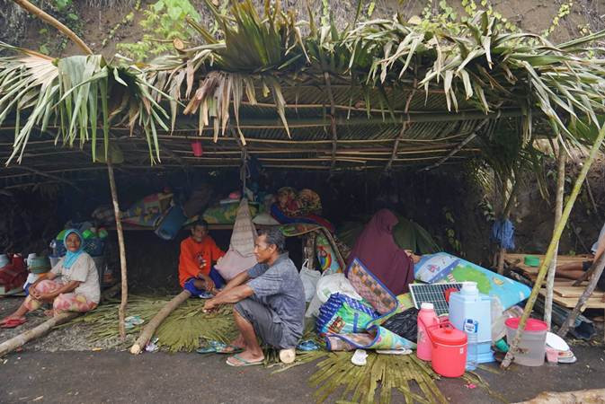 Korban Gempa Halmahera Selatan Tinggal di Tenda Pengungsian