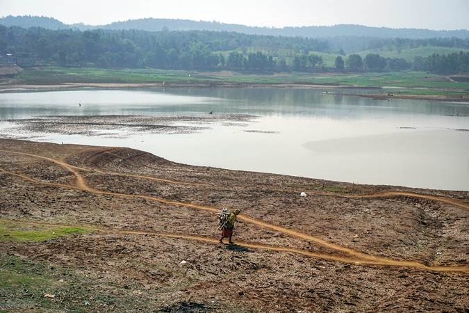 Air Waduk Tirtomarto Delingan Karanganyar Menyusut Drastis 