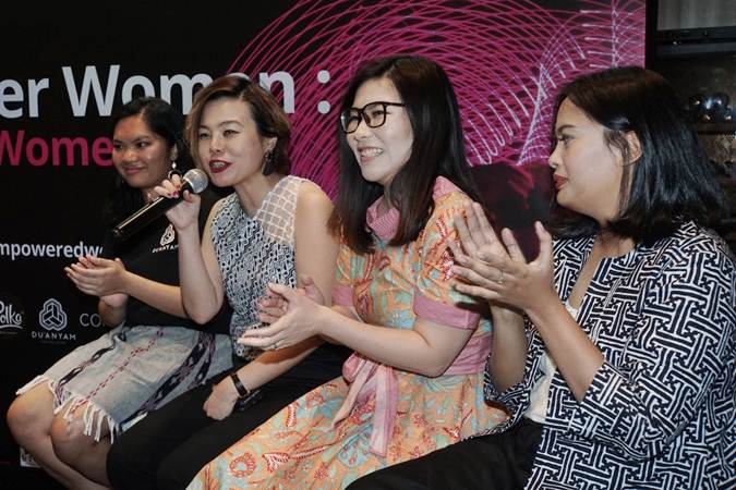 Peragaan Busana Bertajuk Empowering Women in Digital Era