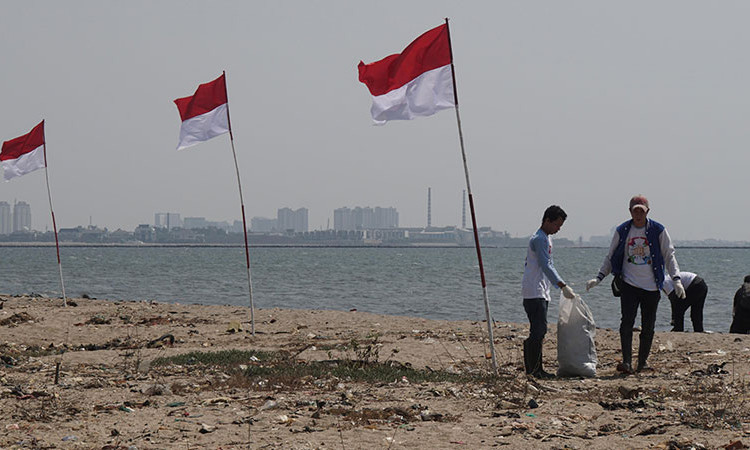 BERSIH-BERSIH PANTAI DAN LAUT