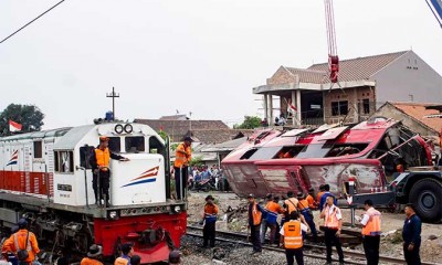 BUS TERTABRAK KERETA API 