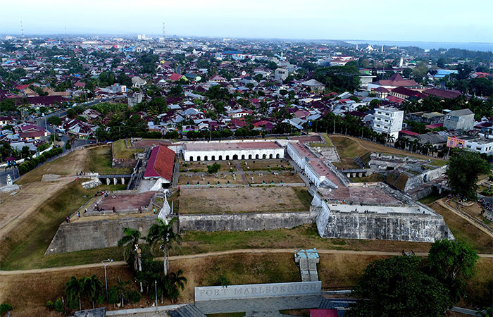 BENTENG MARLBOROUGH PENINGGALAN INGGRIS