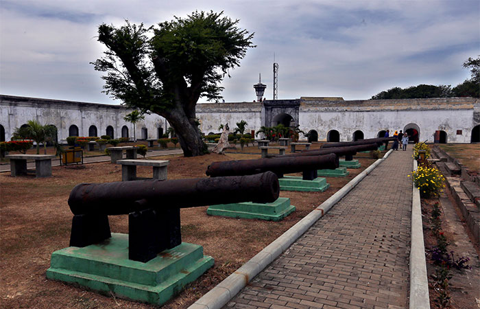 BENTENG MARLBOROUGH PENINGGALAN INGGRIS