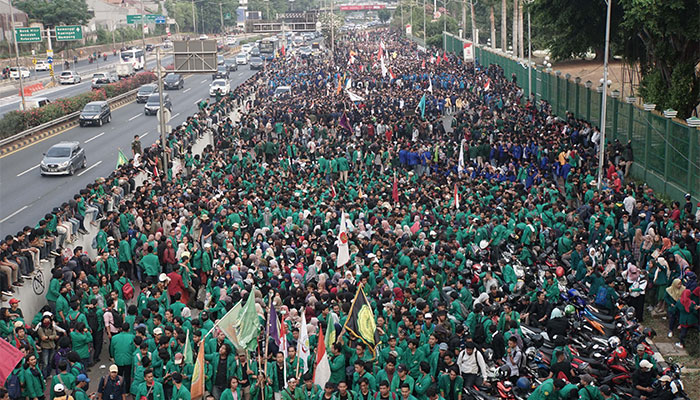 DEMO TOLAK REVISI UNDANG-UNDANG