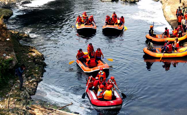 Ciliwung Tercemar Limbah Pabrik