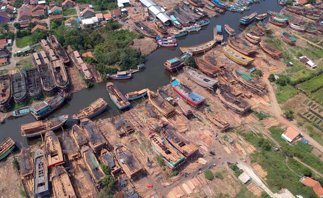 KAWASAN EDUKASI BAHARI GALANGAN KAPAL KAYU