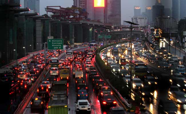 HUJAN, KEMACETAN JAKARTA TAMBAH PARAH 