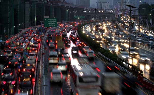 HUJAN, KEMACETAN JAKARTA TAMBAH PARAH 