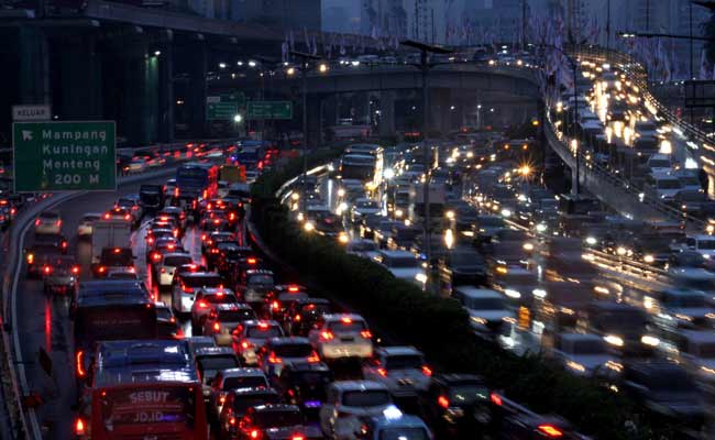 HUJAN, KEMACETAN JAKARTA TAMBAH PARAH 