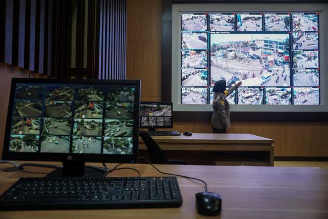 PANTAUAN ARUS LALU LINTAS MELALUI CCTV 
