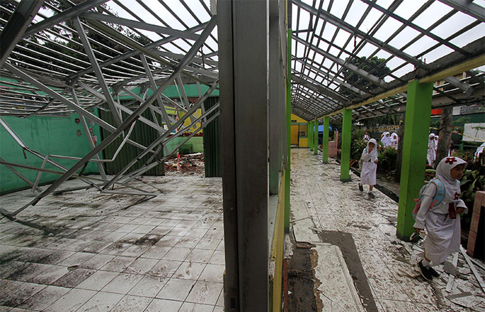 SEKOLAH RUSAK