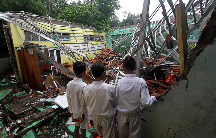 SEKOLAH RUSAK