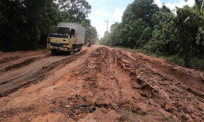 JALAN RUSAK DI JAMBI 