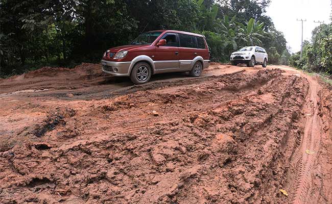 JALAN RUSAK DI JAMBI 