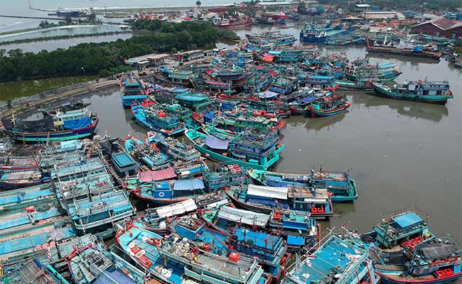 KAPAL NELAYAN TEGAL SIAP DIBERANGKATKAN KE NATUNA 