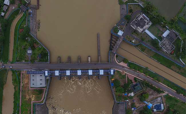 BENDUNGAN MANGANTI PENGENDALI BANJIR 