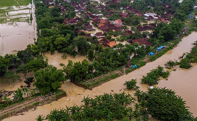 BANJIR AKIBAT TANGGUL JEBOL DI DEMAK 