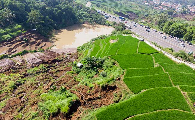 TANAH LONGSOR DI BANDUNG BARAT