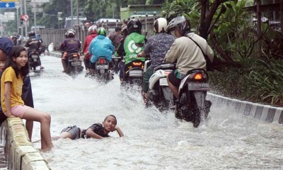 JALAN GUNUNG SAHARI TERENDAM BANJIR