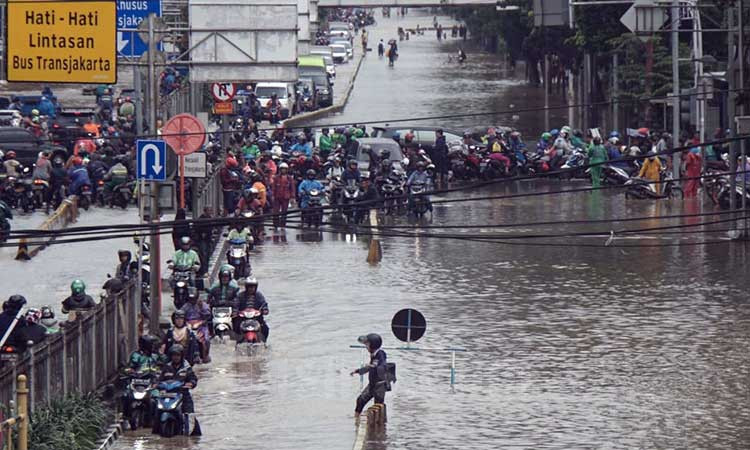 JALAN GUNUNG SAHARI TERENDAM BANJIR