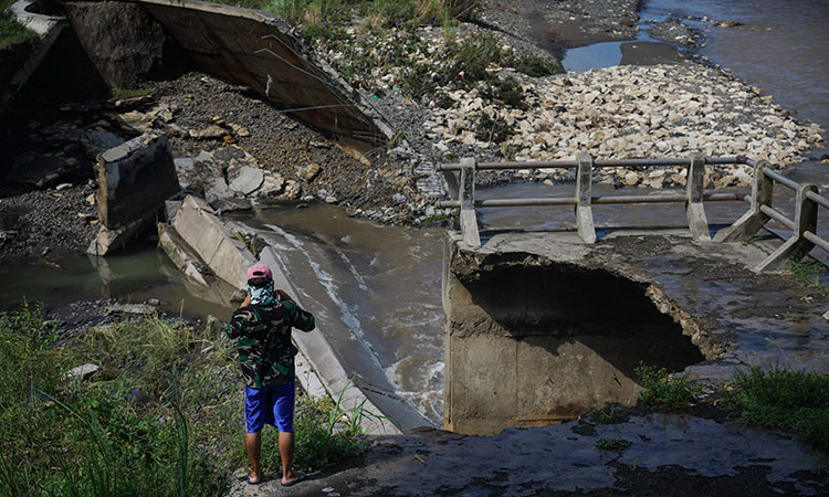 TANGGUL SUNGAI PROGO JEBOL