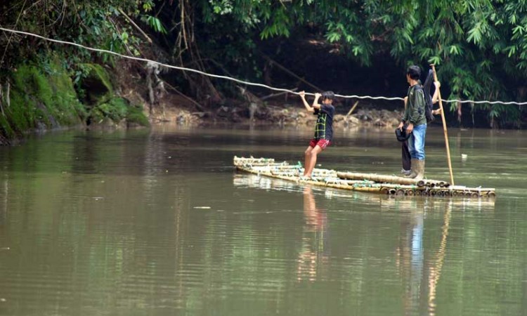 JASA PENYEBERANGAN RAKIT BAMBU