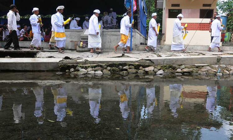 RITUAL MENDAK TIRTA