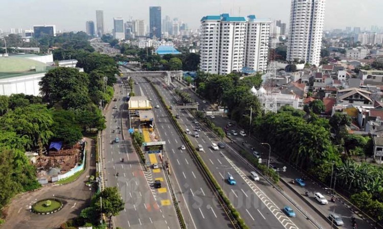 JALANAN DI JAKARTA LENGGANG