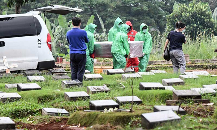 KORBAN MENINGGAL KARENA COVID-19 TERUS BERTAMBAH