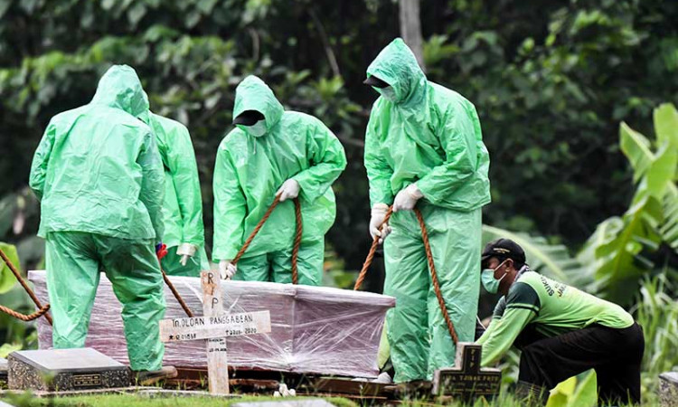 KORBAN MENINGGAL KARENA COVID-19 TERUS BERTAMBAH