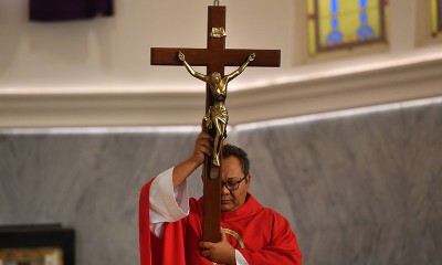 IBADAH JUMAT AGUNG DI SURABAYA