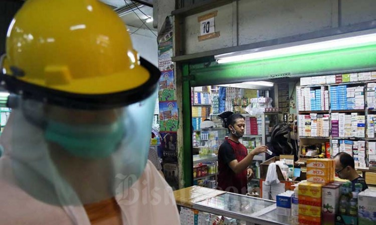 AKTIVITAS DI PASAR PRAMUKA TETAP BERJALAN