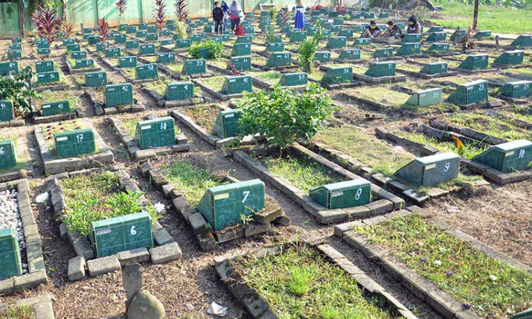 ZIARAH MAKAM JELANG BULAN RAMADHAN SEPI